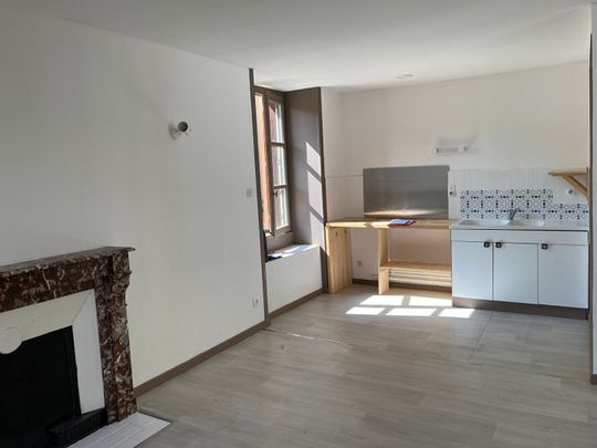 A LOUER - BELLEY STUDIO 1E ETAGE , Belley - Photo 1