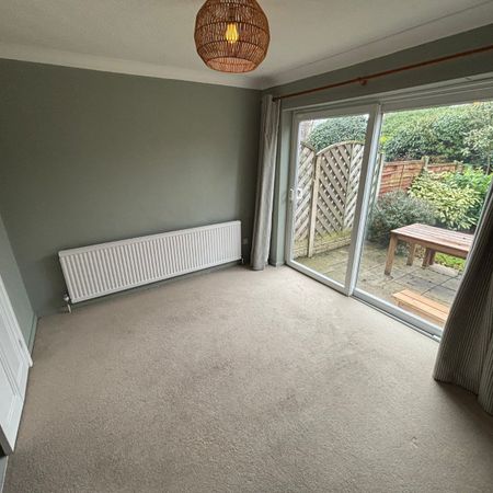 4 bedroom semi-detached house to rent - Photo 4