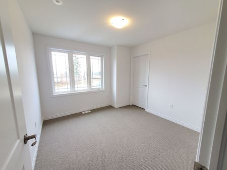 For Lease - 474 Blackburn Drive, Brantford, Ontario - Photo 4