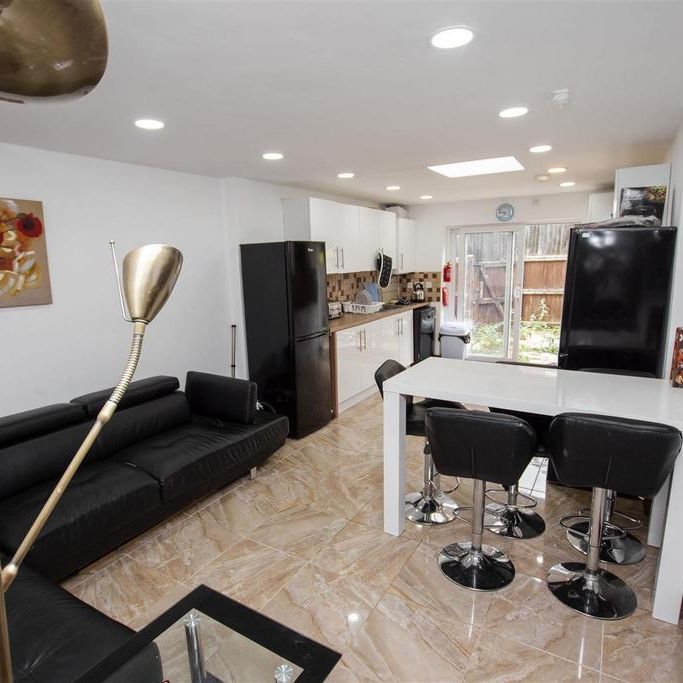 5 bedroom house to rent - Photo 1