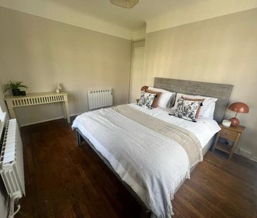 3 bedroom flat to rent - Photo 4