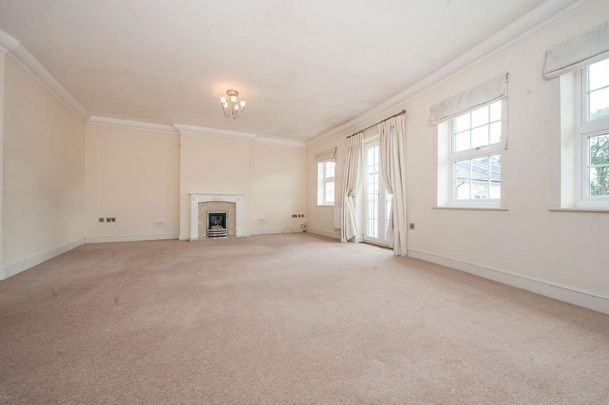 3 bedroom flat to rent - Photo 1