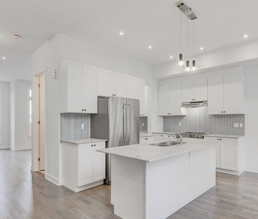 For Lease - 11 Howick Lane, Richmond Hill, Ontario - Photo 2