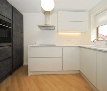 Lynwood Drive, Kidderminster, Blakedown - Photo 3