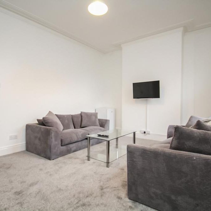 5 bedroom end of terrace house to rent - Photo 1