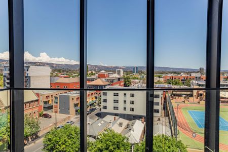 Luxury Living in the Heart of Adelaide – Spacious 2-Bedroom Apartment with Stunning City Views - Photo 4