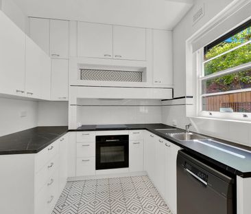 Double storey Art-Deco apartment of grand proportions - Photo 6