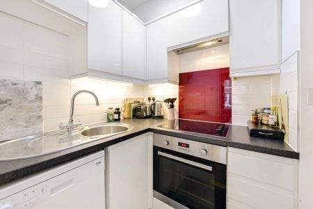 1 bedroom flat in London - Photo 3