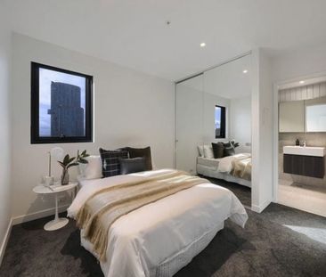 Immaculate Two Bedroom Apartment with Amazing Views - Photo 4