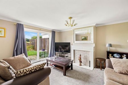 2 bedroom semi-detached bungalow to rent - Photo 2