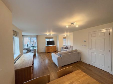 2 bedroom flat to rent - Photo 2