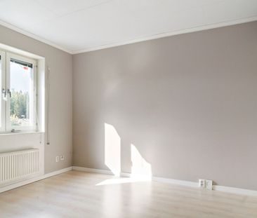 Vreta backe, Tumba - Photo 3