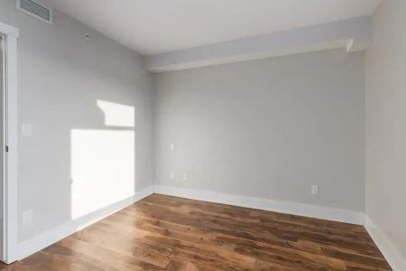 1 Bedroom - Photo 5