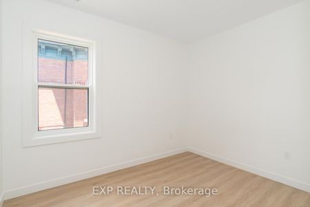 Detached Home For Lease | X8055478 - Photo 2