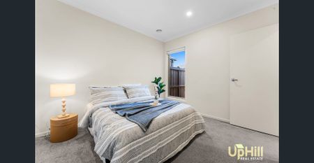 Immaculate Family House In MAYFIELD ESTATE! - Photo 5