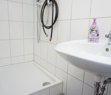 Moderne Erdgeschosswohnung im gepflegten ruhigen Miethaus. Hier woh... - Photo 3
