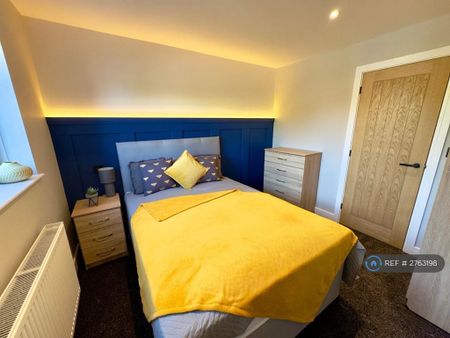 1 bedroom in a house share to rent - Photo 4
