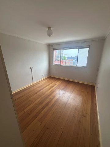 “Three Bedroom and large Balcony” - Photo 2