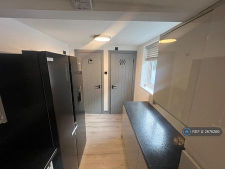 1 bedroom in a house share to rent - Photo 4