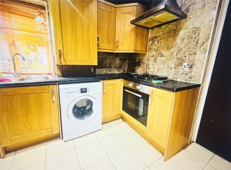 3 bedroom house to rent Scott Hall Road, LS7 - Photo 3