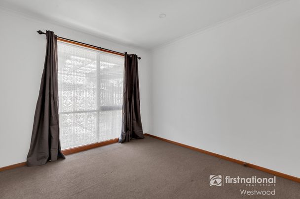 Heir To The Throne! - Photo 1