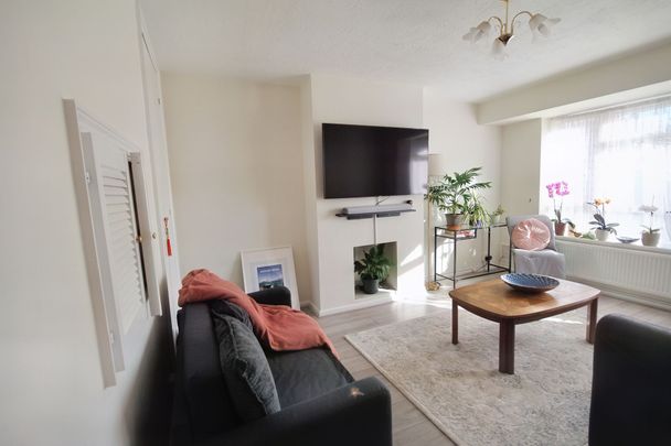 Maygoods Green, Uxbridge, UB8 - Photo 1