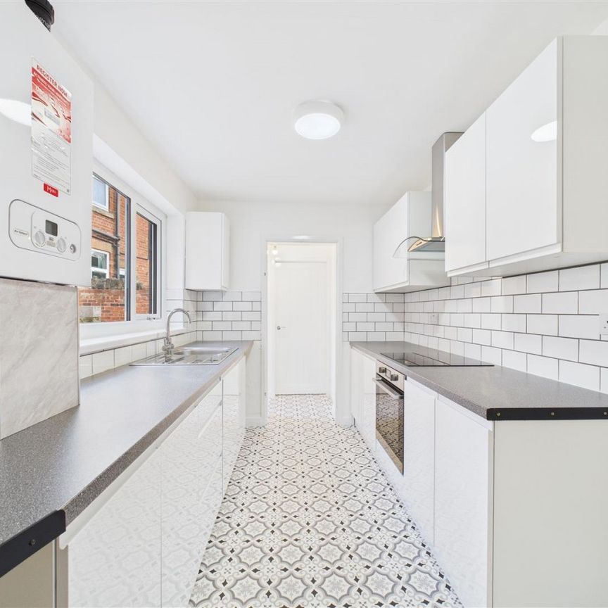 3 bedroom Terraced House to rent - Photo 1