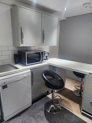 Room in a Shared Flat, Lee, SE12 - Photo 4