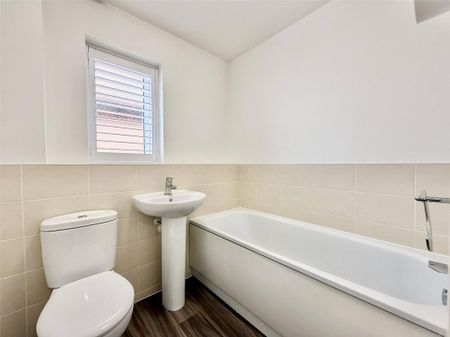 3 bedroom semi-detached house to rent - Photo 3