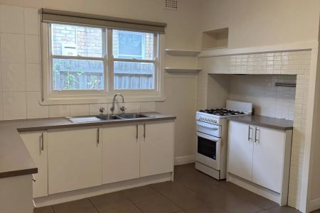 Well Looked after and located in a highly coveted area! - Photo 5