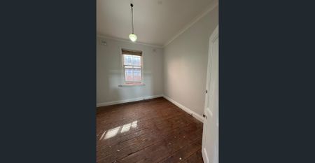 Premium Rental Opportunity – 4 Bedrooms | 1 Bathroom | Oversized Kitchen - Photo 5