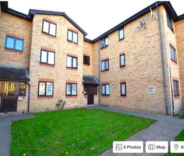 Pittman Gardens, Ilford, IG1 - Photo 4