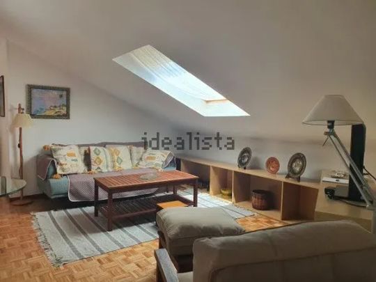 Alquiler de ático en Calle Álvaro Flórez Estrada - Photo 1