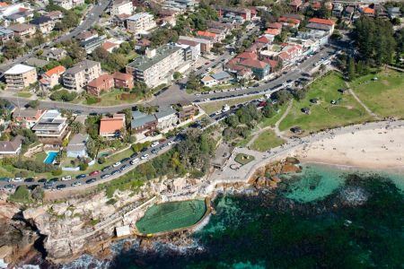 Renovated Beach Front One Bedroom Apartment with study/2nd bedroom - Photo 5