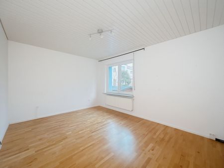 Großzügige Wohnung mit Wintergarten, Kaminofen und Einbauküche nahe Klinikum Mitte - Photo 4