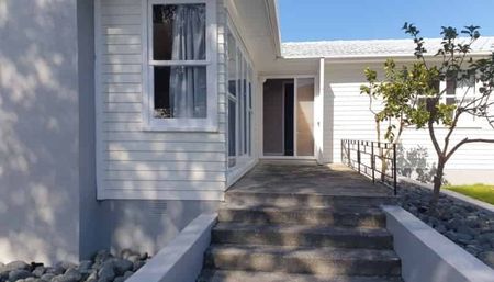 Tidy 3 bedroom house - Photo 4