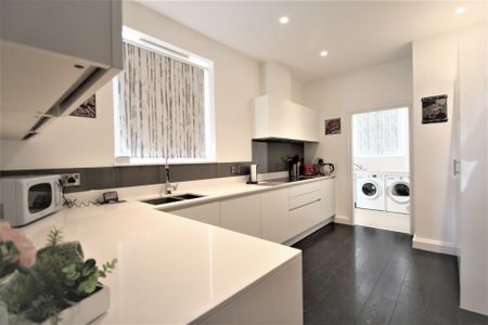 Ashchurch Grove, Hammersmith, London, W12 - Photo 2