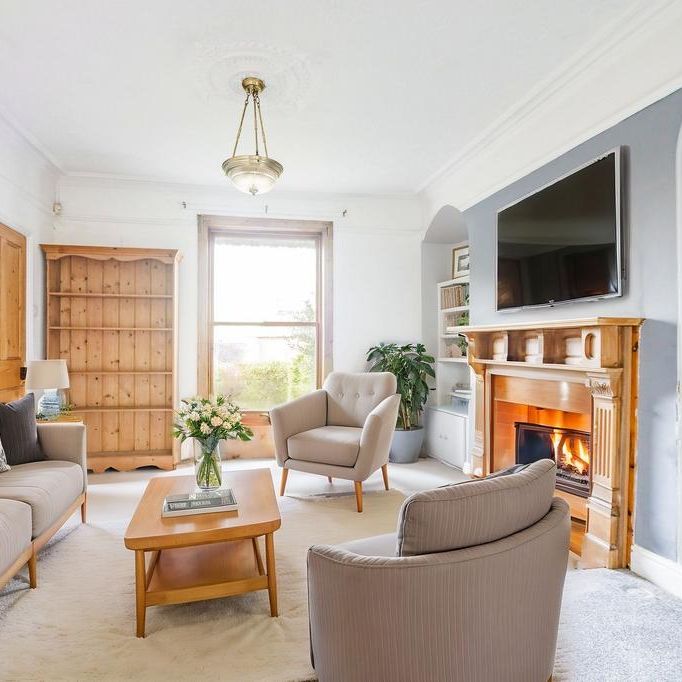 4 bedroom terraced house to rent - Photo 1