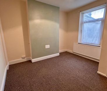 3 bedroom end of terrace house to rent - Photo 1