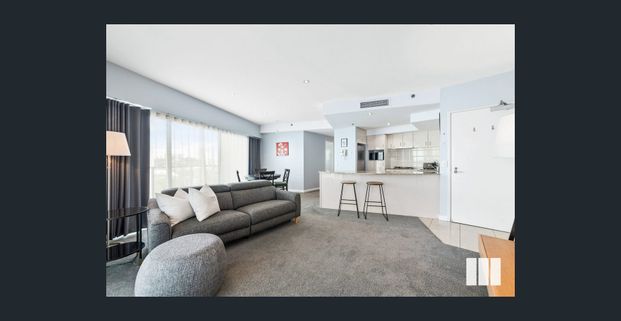 FULLY FURNISHED, SPACIOUS AND IN THE PERFECT LOCATION! - Photo 1