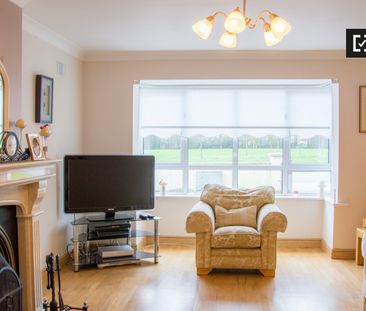 Spacious room in 5-bedroom apartment in Donabate, Dublin - Photo 1