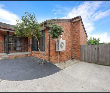 “Your Low Maintenance Home in Mount Waverly” - Photo 1