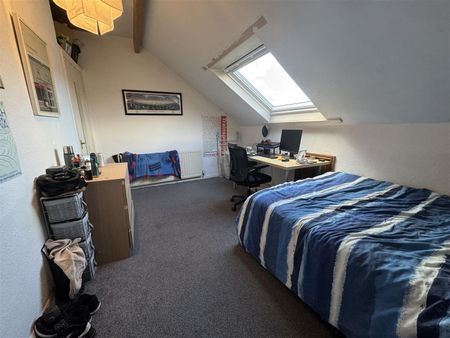 Newport Gardens, Burley, LS6 3DA, Leeds - Photo 2