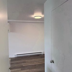 51/2 a Boisbriand dispo 1Décembre 2025 les inclus : internet 2 stationnements, Loker, Thermopompe - Photo 2