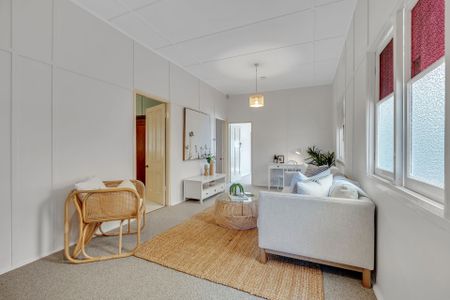 Spacious Family Home With Ocean Views - Photo 3