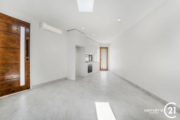 Prime Location! - Photo 1