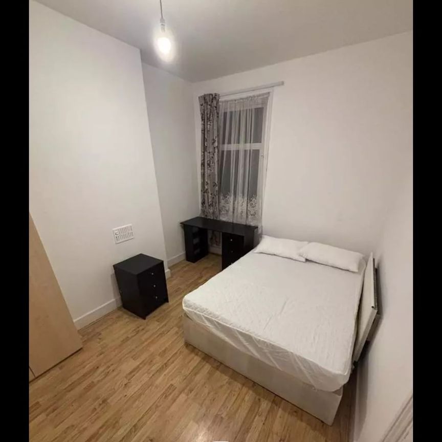 Room in a Shared House, Millais Road, E11 - Photo 1