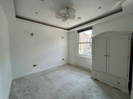 4 bedroom end of terrace house to rent - Photo 5