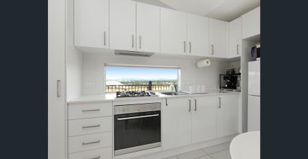 Furnished, Stylish Apartment - Photo 2