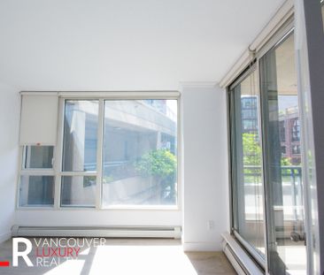 Condo in Downtown Vancouver, BC - Photo 4